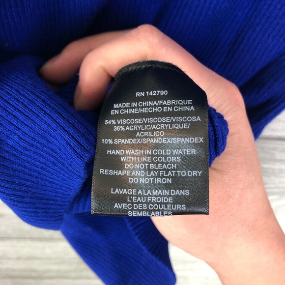 Vertigo Shapely V Neck Rib Pull Over Sweater Size Small $198 - Picture 8 of 8